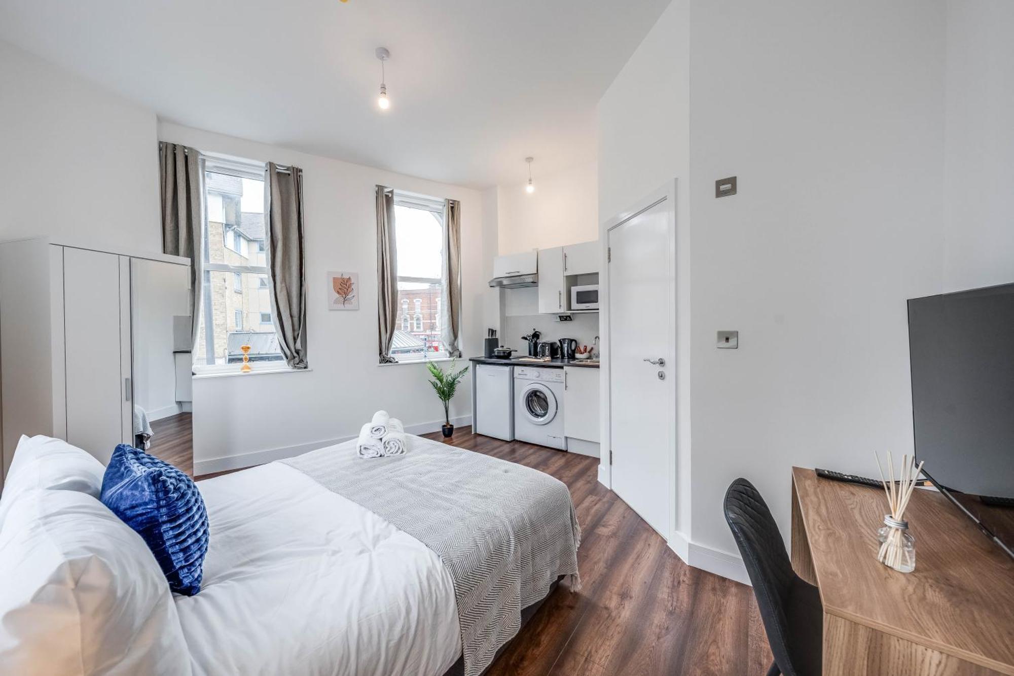 Camberwell High Spec 6-studio Unit Block Apartment
