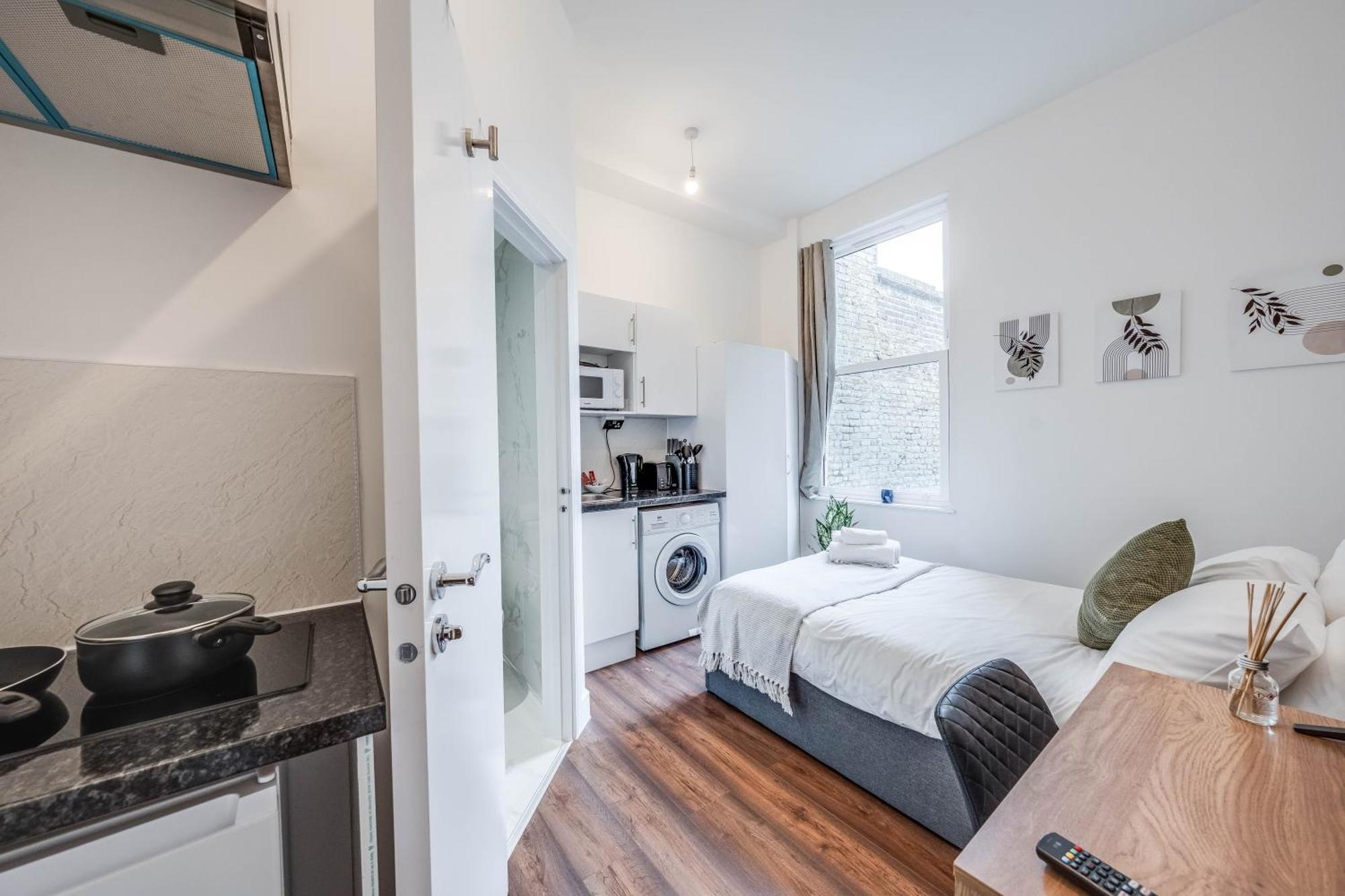 Camberwell High Spec 6-studio Unit Block *