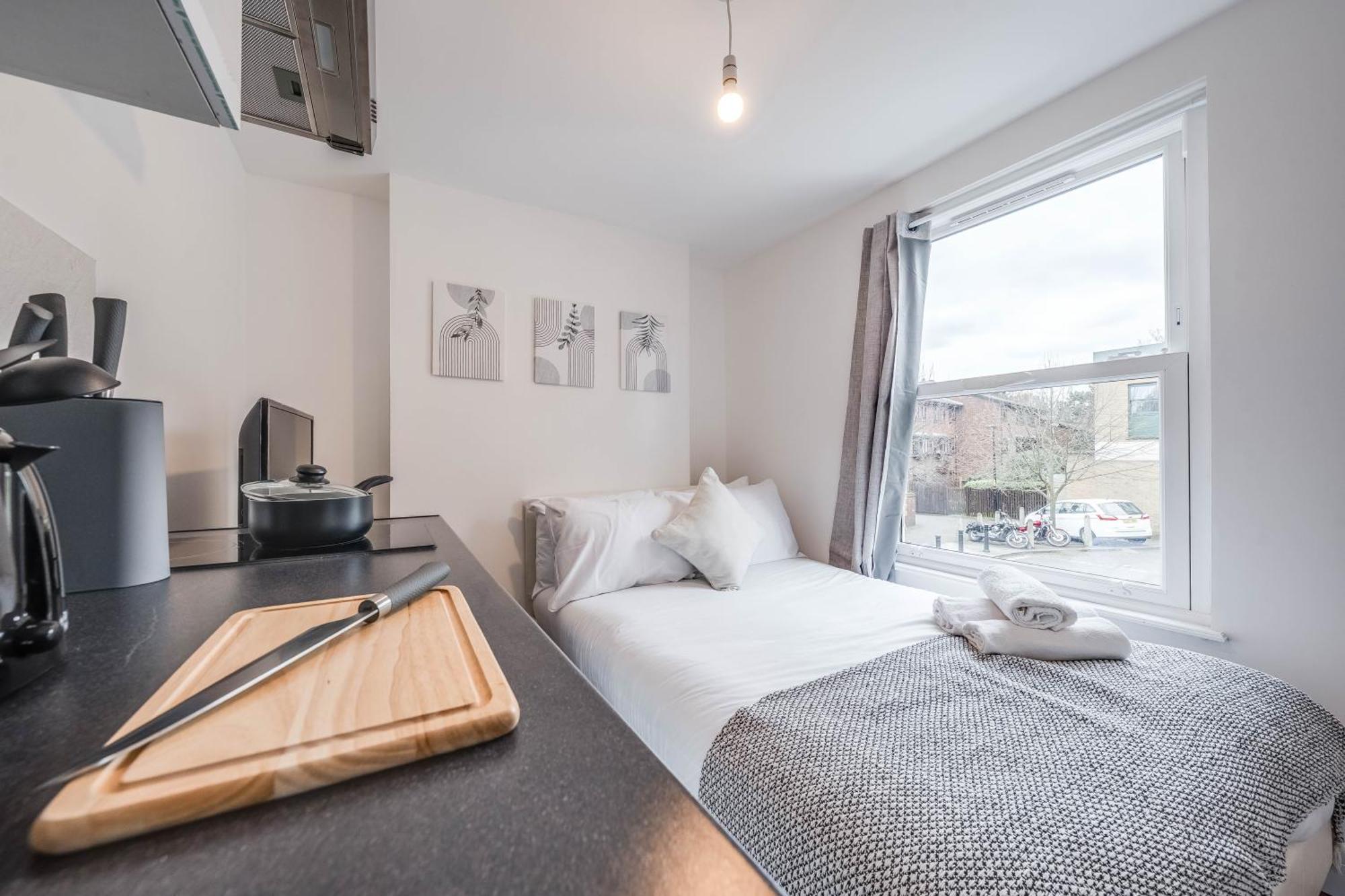 Camberwell High Spec 6-studio Unit Block Apartment *