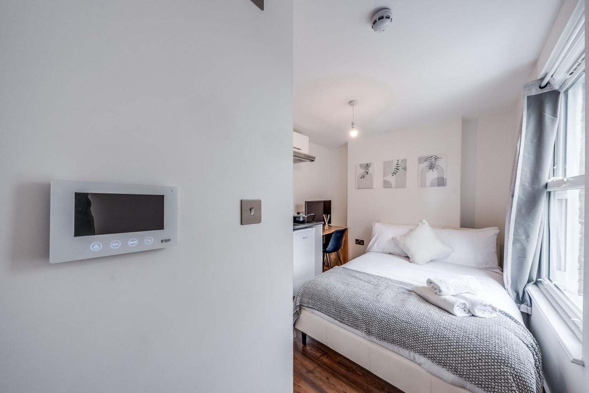 Camberwell High Spec 6-studio Unit Block Apartment *